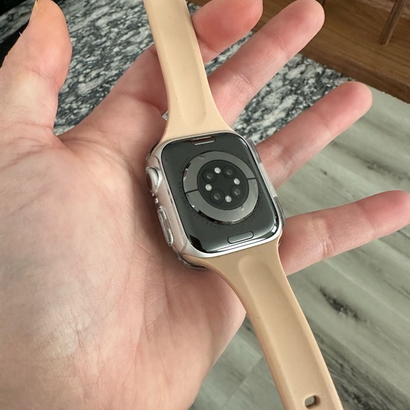 Apple Series 8 Watch - 41MM - Picture 3 of 7